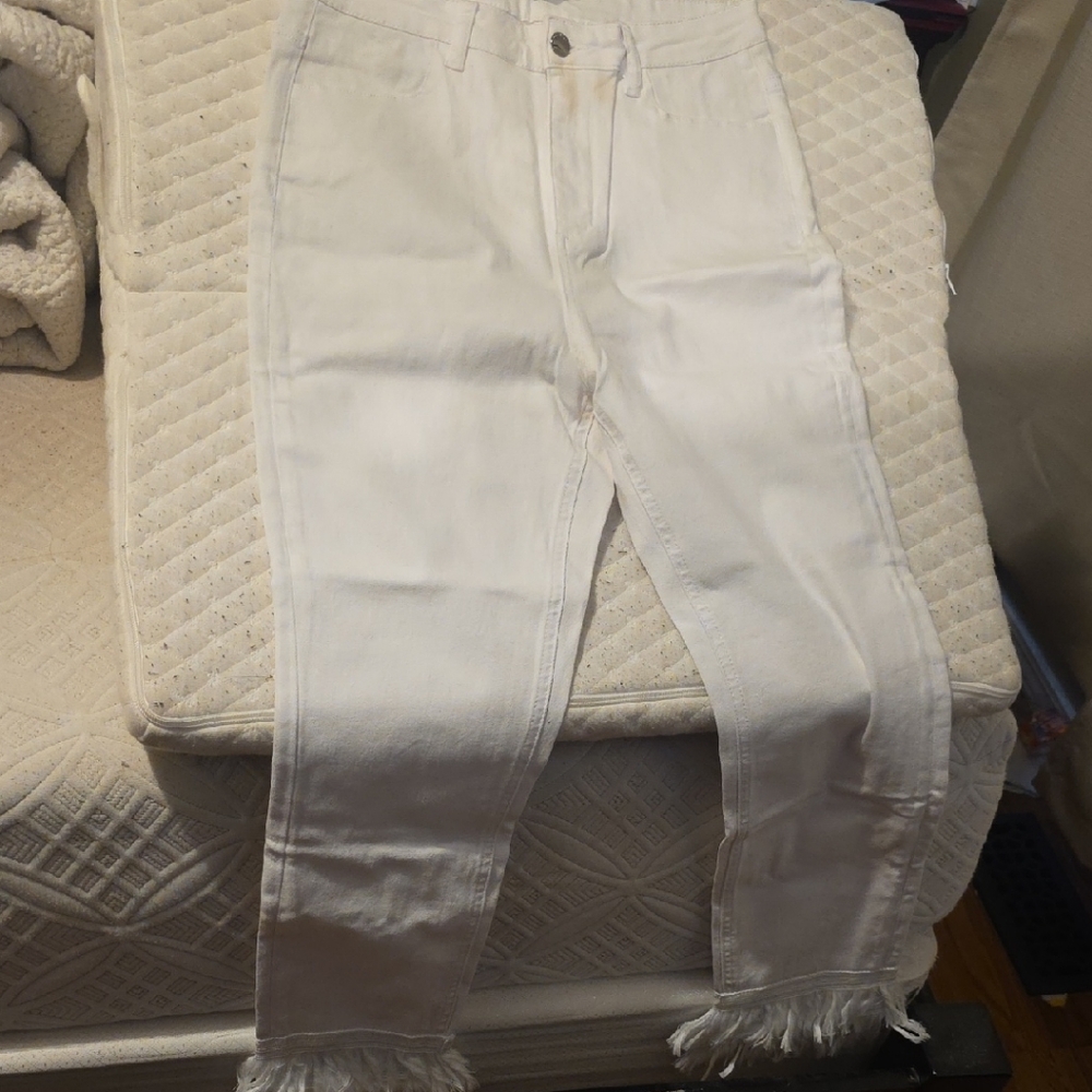 bebe Ivory Skinny Jeans with Frayed Hem